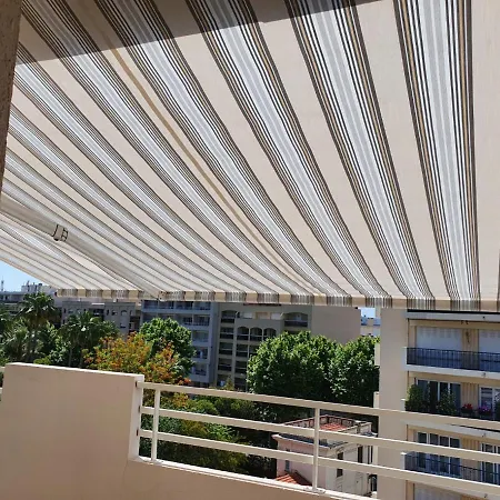 Royal Palm Les Pins: Sunny 5th Floor Near Beach Apartment Juan-les-Pins