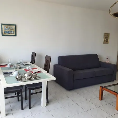 Royal Palm Les Pins: Sunny 5th Floor Near Beach Apartment