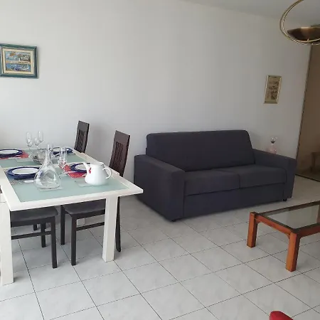 Royal Palm Les Pins: Sunny 5th Floor Near Beach * Juan-les-Pins